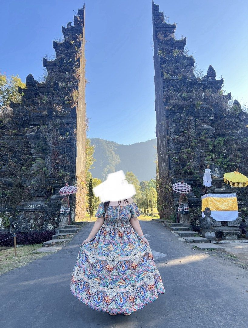 Boho Off-Shoulder Paisley Print Maxi Dress (Category: Dresses) located in Quezon City. Submitted by srhmppyy (Listing ID 1470280448, Image 2). Description: Worn just once In pristine condition .