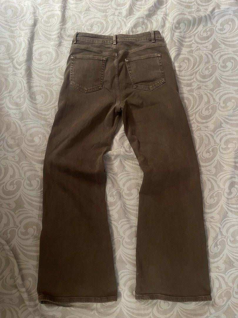 Bootcut jeans (Category: Activewear) located in Manila. Submitted by cesarvalentine0214 (Listing ID 1470156885, Image 2). Description: details on slide.