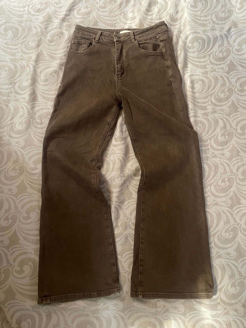 Bootcut jeans (Category: Activewear) located in Manila. Submitted by cesarvalentine0214 (Listing ID 1470156885, Image 1). Description: details on slide.