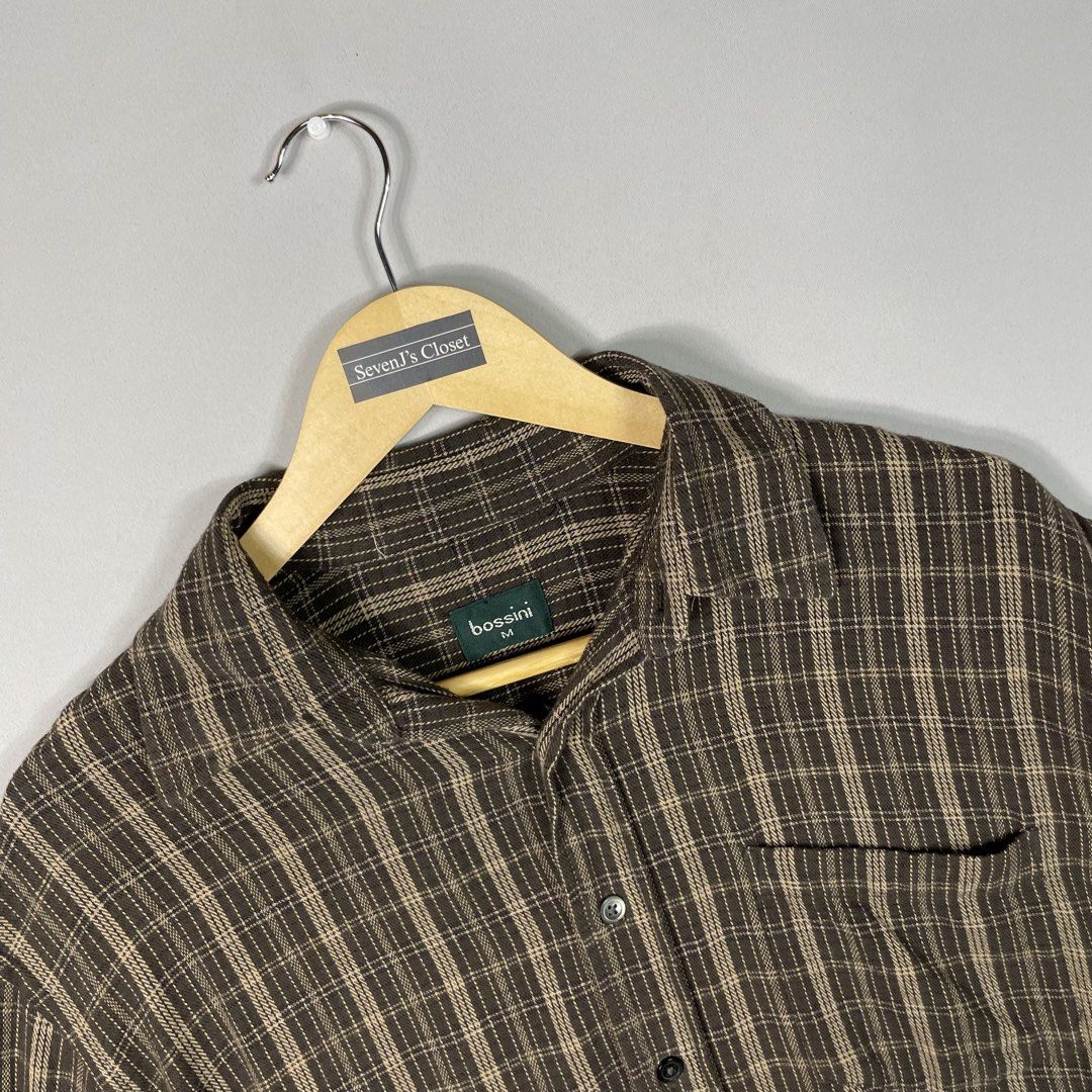 Bossini | Dark Brown Patterned Plaid Checkered Flannel (Category: Tshirts & Polo Shirts ) located in Norzagaray. Submitted by sevenjscloset (Listing ID 1470254062, Image 2). Description: - Brand: Bossini - Style: Dark brown plaid flannel shirt - Size: Medium (Length: 27", Width: 20") - Fit reference: Model is 5'10" and 70kg - Features: Classic checkered pattern, front button closure, chest pocket - Condition: Great vintage piece, no flaws.