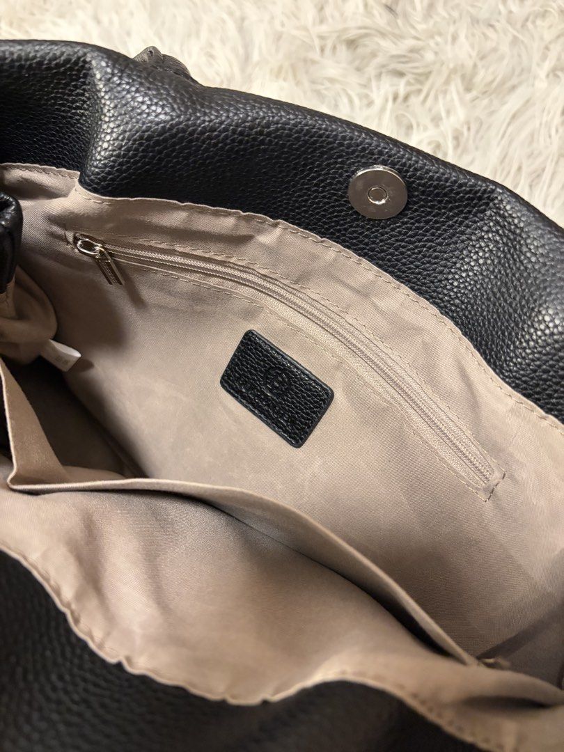 Bostanten Handbag (Category: Shoulder Bags) located in Marikina City. Submitted by thearchives.jpg (Listing ID 1470346108, Image 2). Description: Note: offers are open, prices are negotiable. colors may slightly vary due to lighting..
