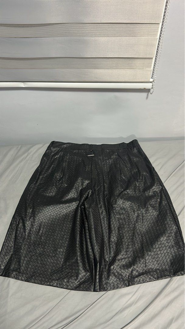 bottega leather vibes short (Category: Shorts) located in Cavite. Submitted by mr.gb4h (Listing ID 1470333380, Image 2). Description: international brand 36-38 waist 26 lenhth .