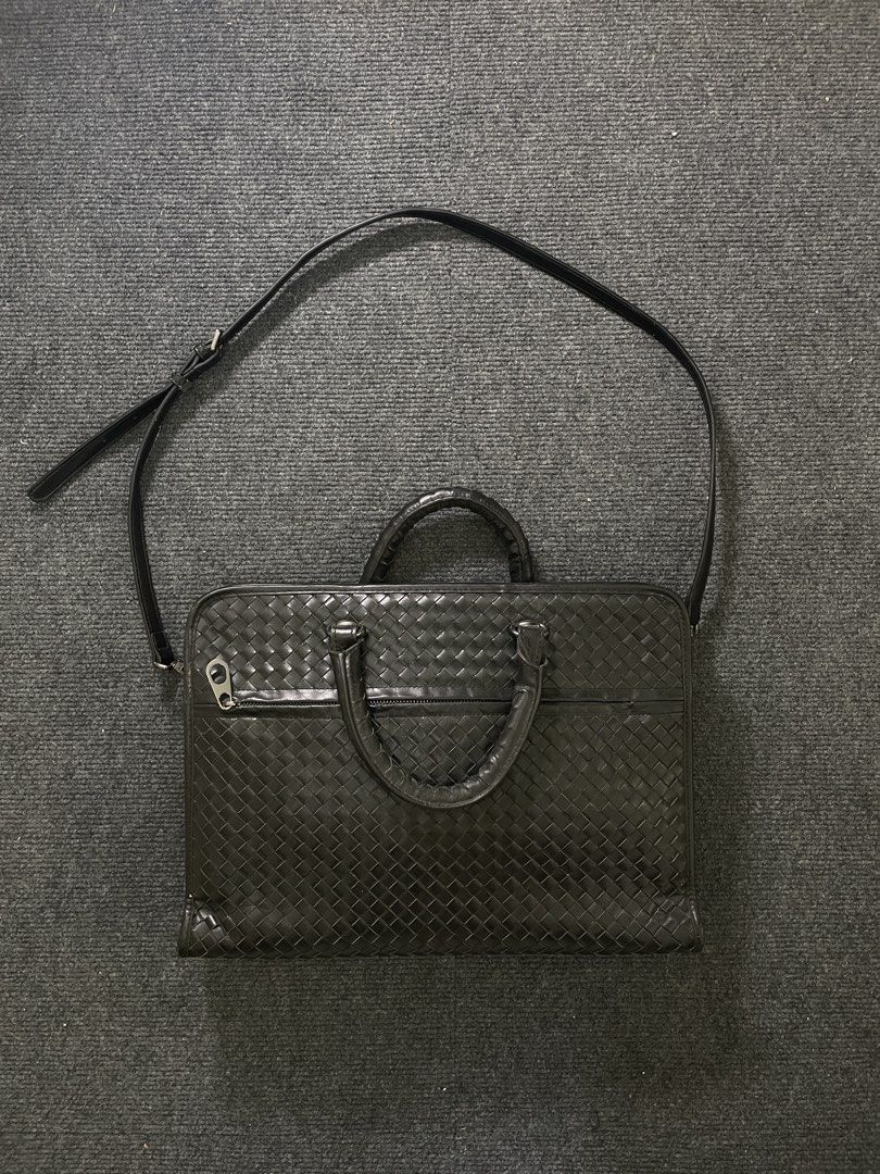 Bottega veneta briefcase (Category: Luxury Apparel) located in Cagayan de Oro. Submitted by mrs.dani (Listing ID 1470209126, Image 1). Description: Excellent condition Issue: sign of used Dm for more details .