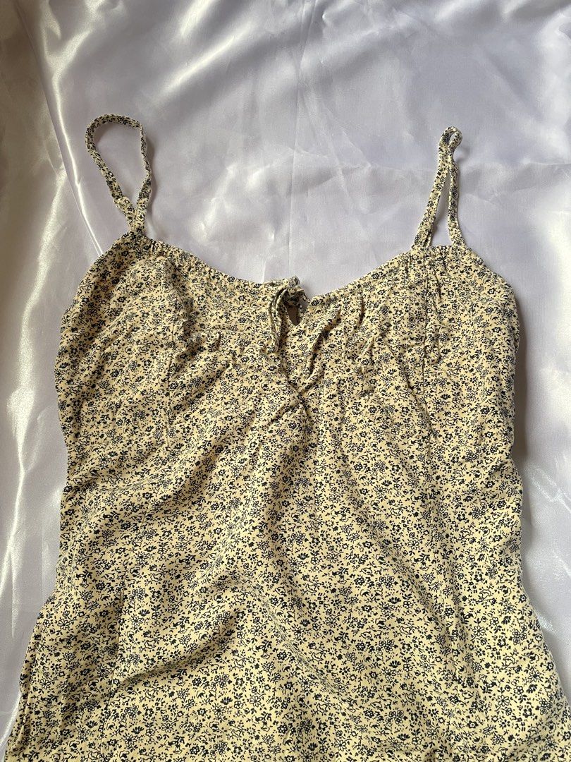 Brandy Melville Maxi Dress (Category: Dresses) located in Baguio. Submitted by babycece (Listing ID 1470264609, Image 2). Description: with tali sa likod. xs to s.
