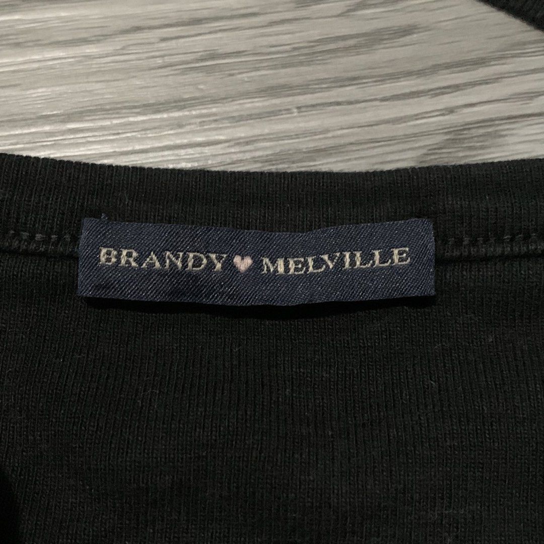 Brandy Melville Top (Category: Sleeveless) located in Los Banos. Submitted by darl.shop (Listing ID 1470266406, Image 3). Description: S-M.