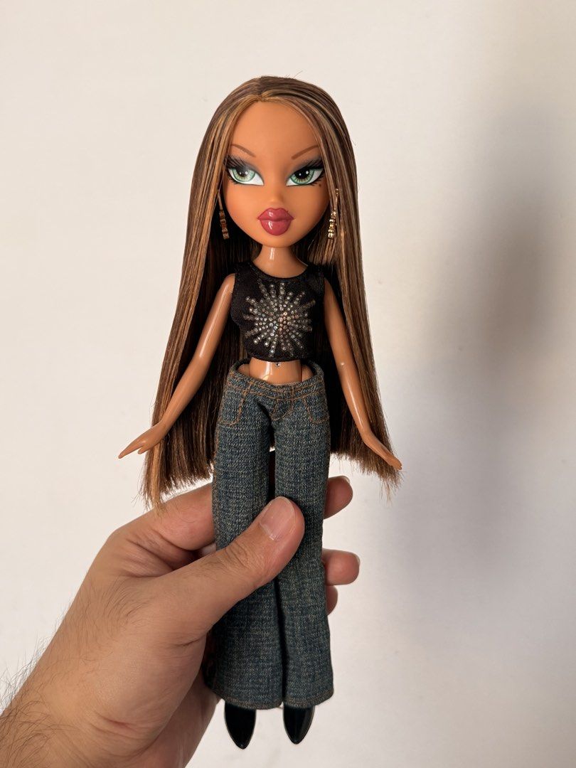 BRATZ OG ROCK ANGELZ YASMIN (Category: Kids Toys) located in Quezon City. Submitted by deporky (Listing ID 1470201936, Image 1). Description: Screening: 9/10 Hair: 9/10 Issue: Crack Neck/May tapyas sa neck. But flawless body. Di halata kapag nakalagay ang head. No lip chip/smudge No missing glitters on eyeshadow..