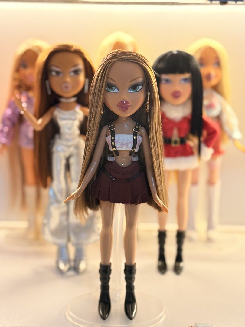 BRATZ OG ROCK ANGELZ YASMIN (Category: Kids Toys) located in Quezon City. Submitted by deporky (Listing ID 1470201936, Image 2). Description: Screening: 9/10 Hair: 9/10 Issue: Crack Neck/May tapyas sa neck. But flawless body. Di halata kapag nakalagay ang head. No lip chip/smudge No missing glitters on eyeshadow..