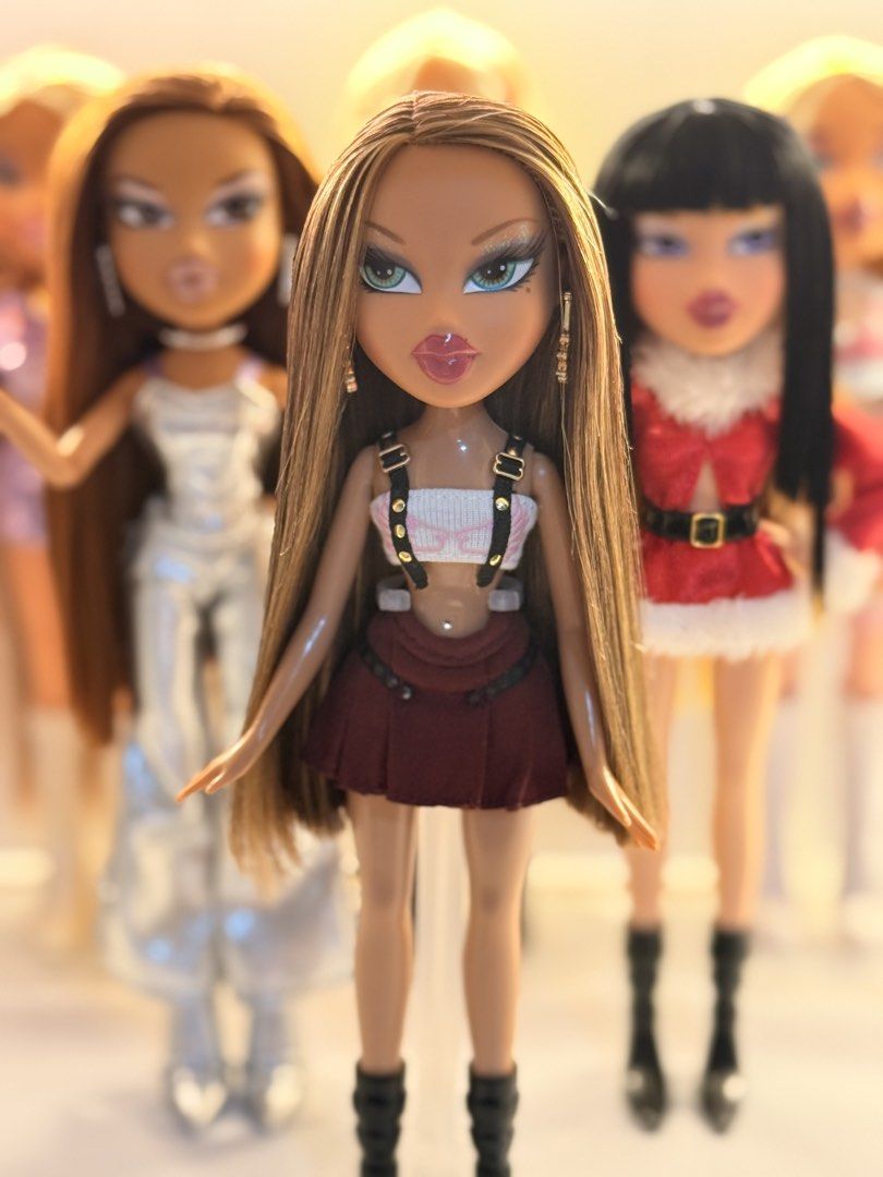 BRATZ OG ROCK ANGELZ YASMIN (Category: Kids Toys) located in Quezon City. Submitted by deporky (Listing ID 1470201936, Image 3). Description: Screening: 9/10 Hair: 9/10 Issue: Crack Neck/May tapyas sa neck. But flawless body. Di halata kapag nakalagay ang head. No lip chip/smudge No missing glitters on eyeshadow..