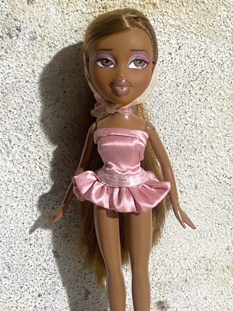 Bratz PINK DRESS (Category: Kids Toys) located in Digos. Submitted by wiodio (Listing ID 1470269101, Image 1). Description: Expect imperfections because this is handmade.