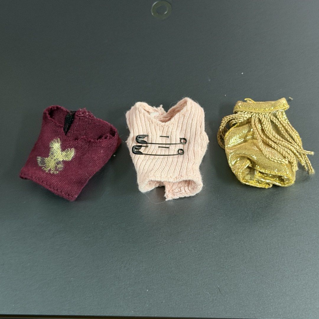 bratz tops (Category: Kids Toys) located in Mandaluyong City. Submitted by saintfelicii (Listing ID 1470177703, Image 1). Description: 120 each.