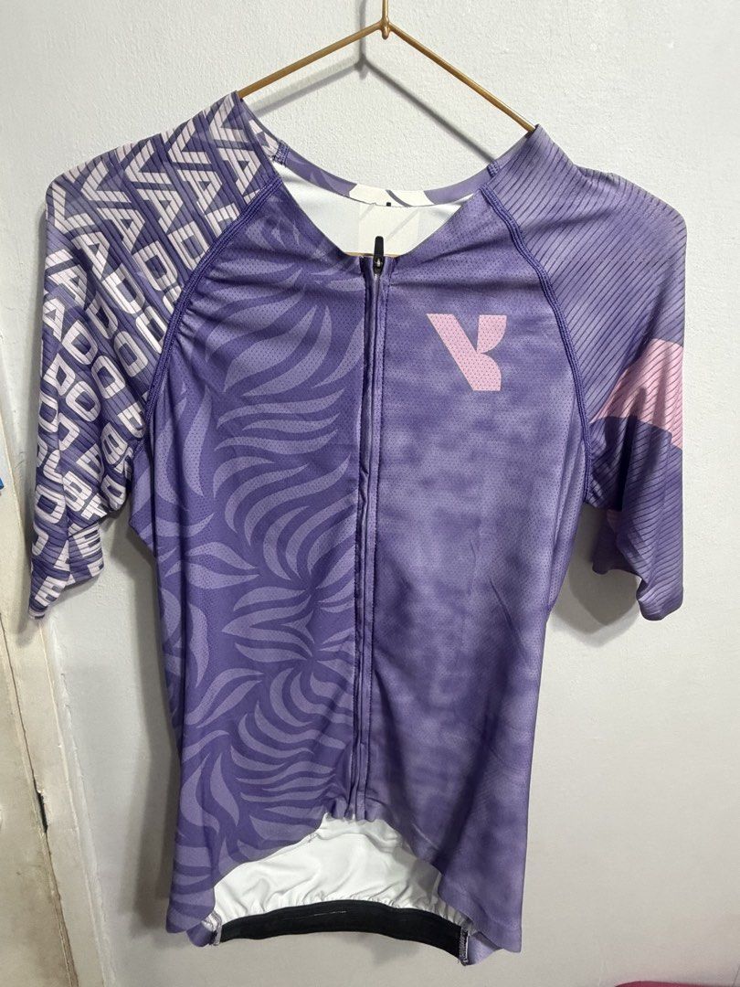 Bravado cycling jersey Medium (Category: Bicycles) located in Bacoor. Submitted by luvtoshoppe (Listing ID 1470303698, Image 1). Description: .