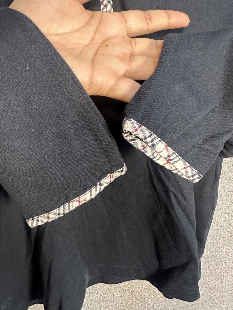 BÜRBERRY QUARTER ZIP (Category: Luxury Apparel) located in Rizal. Submitted by jamesthrift (Listing ID 1470155006, Image 3). Description: BÜRBERRY QUARTER ZIP Size : M on tag fit XS Dimes: -width 16.5 -length 19.5 Condition: Good Color Rate: 9 Issue: slight fade on front hem (not noticeable) 🏷️249+sf.