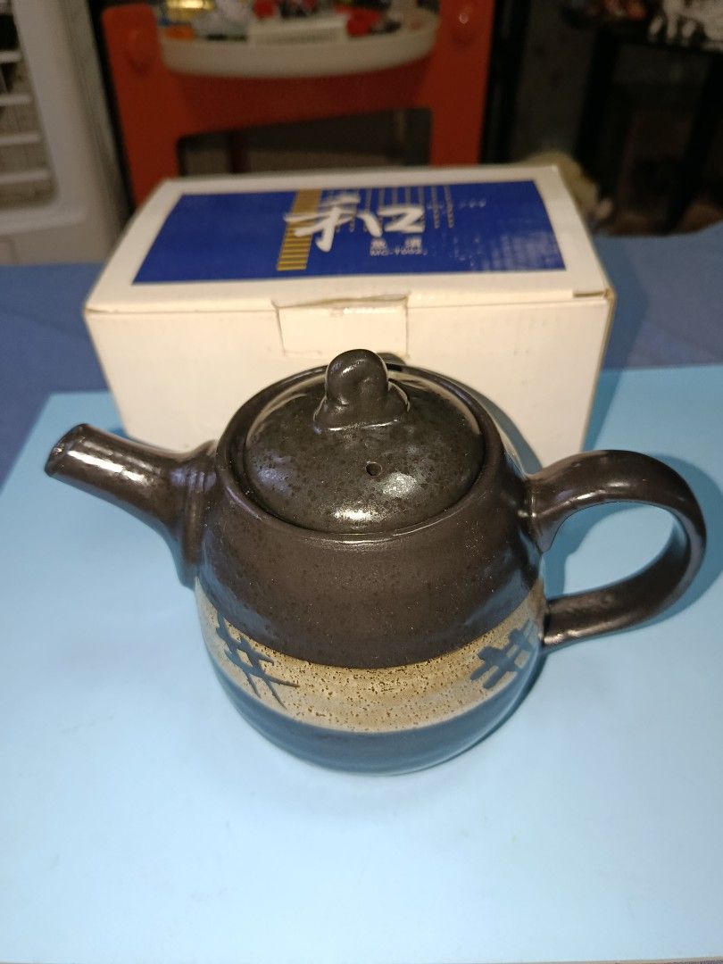 Brown Stoneware teapot very elegant (Category: Coffee & Tea Tableware) located in Quezon City. Submitted by kristal68 (Listing ID 1470346125, Image 2). Description: .