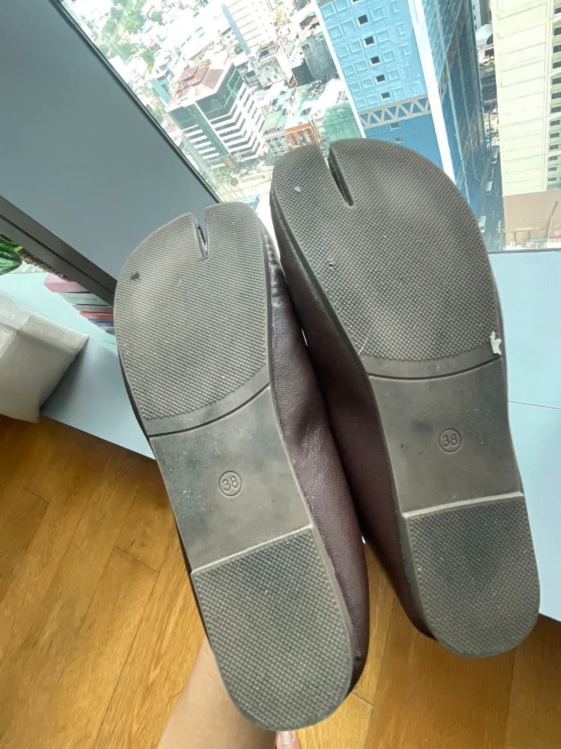 Brown Tabi Shoes Size 38 (Category: Flats & Sandals) located in Pasig City. Submitted by mimosaaas (Listing ID 1470198274, Image 3). Description: - Style: Iconic split-toe Tabi flats with a cute front knot - Material: Premium brown faux leather, clean and crease-free uppers - Size: EU 38 - Condition: Excellent, minor sole wear from indoor testing only Bought in Da Nang, Vietnam RFS: Decluttering.