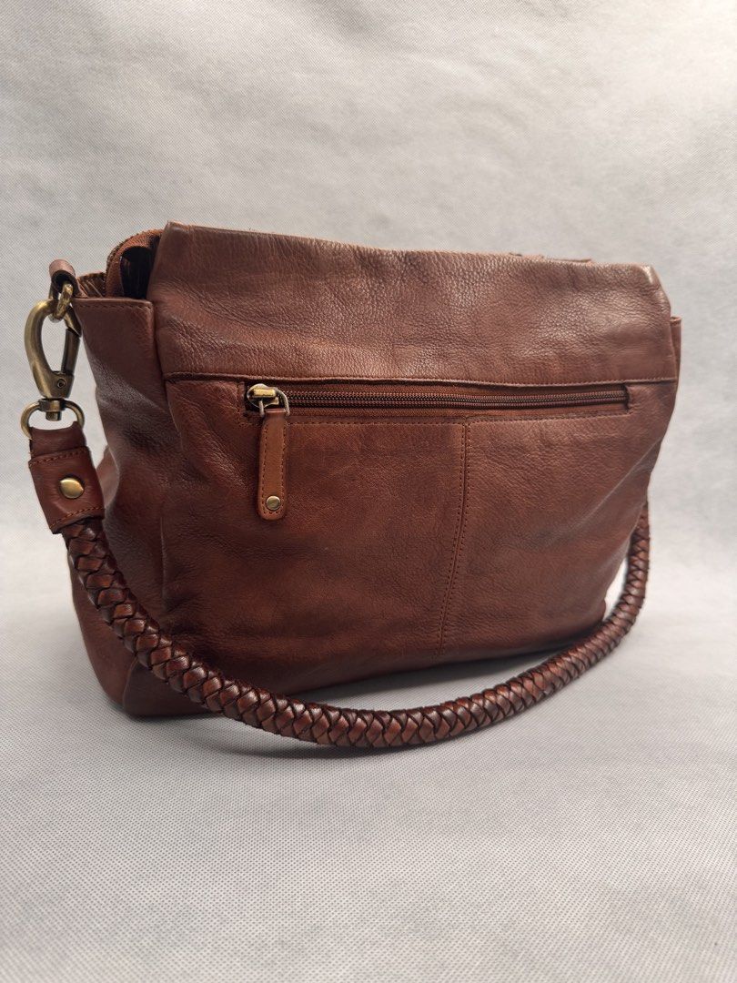 Brown Woven Leather Shoulder Bag (Category: Shoulder Bags) located in Las Pinas. Submitted by uynice.ph (Listing ID 1470263024, Image 3). Description: 🤎 Vintage Brown Woven Leather Bag A beautiful combination of woven leather in front and smooth leather at the back. Crafted from distressed leather with antique brass-tone hardware for a timeless, vintage-inspired look. ✨ Bag Details: * Condition: Brand New * Color: Vintage Brown * Material: Genui