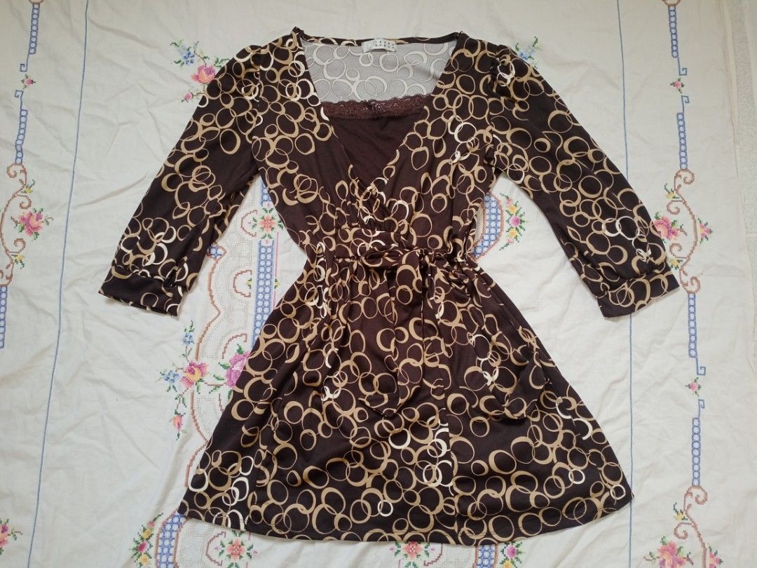 brown wrap dress/top self tie top (Category: Dresses) located in Binan City. Submitted by shayclothies_ (Listing ID 1470283539, Image 1). Description: 🍄 xxs-l 🍄 no issues/flaws 🍄 strechableee 🍄 seller's fave ~ 🍄 it's giving esoteric vibes !?.