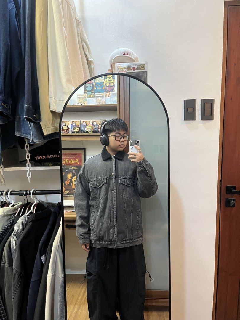 Browny Vintage Heavy Sherpa Lined Chore Jacket (Category: Coats, Jackets and Outerwear) located in Davao. Submitted by spilled.bins (Listing ID 1470266622, Image 3). Description: Browny Vintage Heavy Sherpa Lined Chore Jacket Width: 24in Length: 30in XL Measurement Tiny Tatter Excellent Condition . Mine: ₱1,000 +shipping fee on top . Model Reference: Height: 5’5 feet Weight: 68kg.