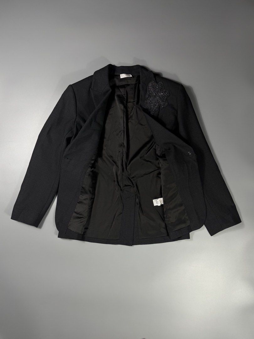 Brunello Cucinelli Flower Brooch Monil Chains Coat Blazer (Category: Coats, Jackets and Outerwear) located in Manila. Submitted by whowearsstreetwear (Listing ID 1470327330, Image 2). Description: Brunello Cucinelli Flower Brooch Monil Chains Coat Blazer - Size: Large (measurements in inches) W - 20 L - 28 Condition: Excellent Flaw/s: none + shipping fee Location: Manila (Near UST).