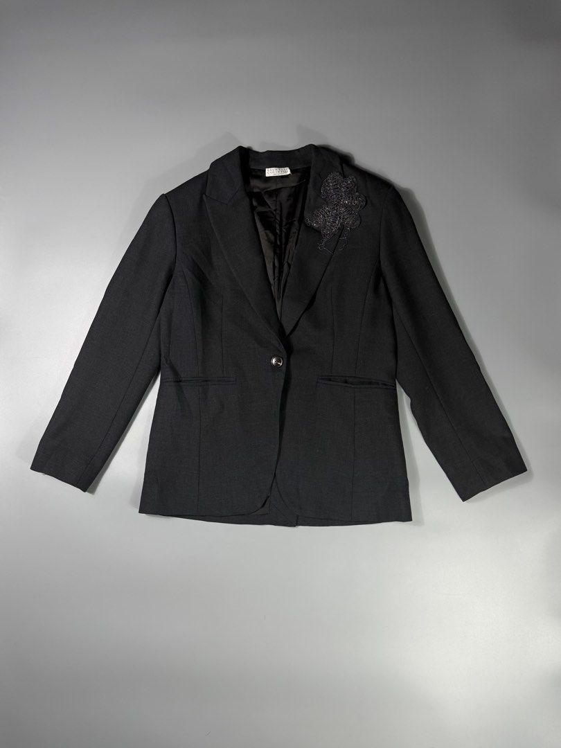 Brunello Cucinelli Flower Brooch Monil Chains Coat Blazer (Category: Coats, Jackets and Outerwear) located in Manila. Submitted by whowearsstreetwear (Listing ID 1470327330, Image 1). Description: Brunello Cucinelli Flower Brooch Monil Chains Coat Blazer - Size: Large (measurements in inches) W - 20 L - 28 Condition: Excellent Flaw/s: none + shipping fee Location: Manila (Near UST).