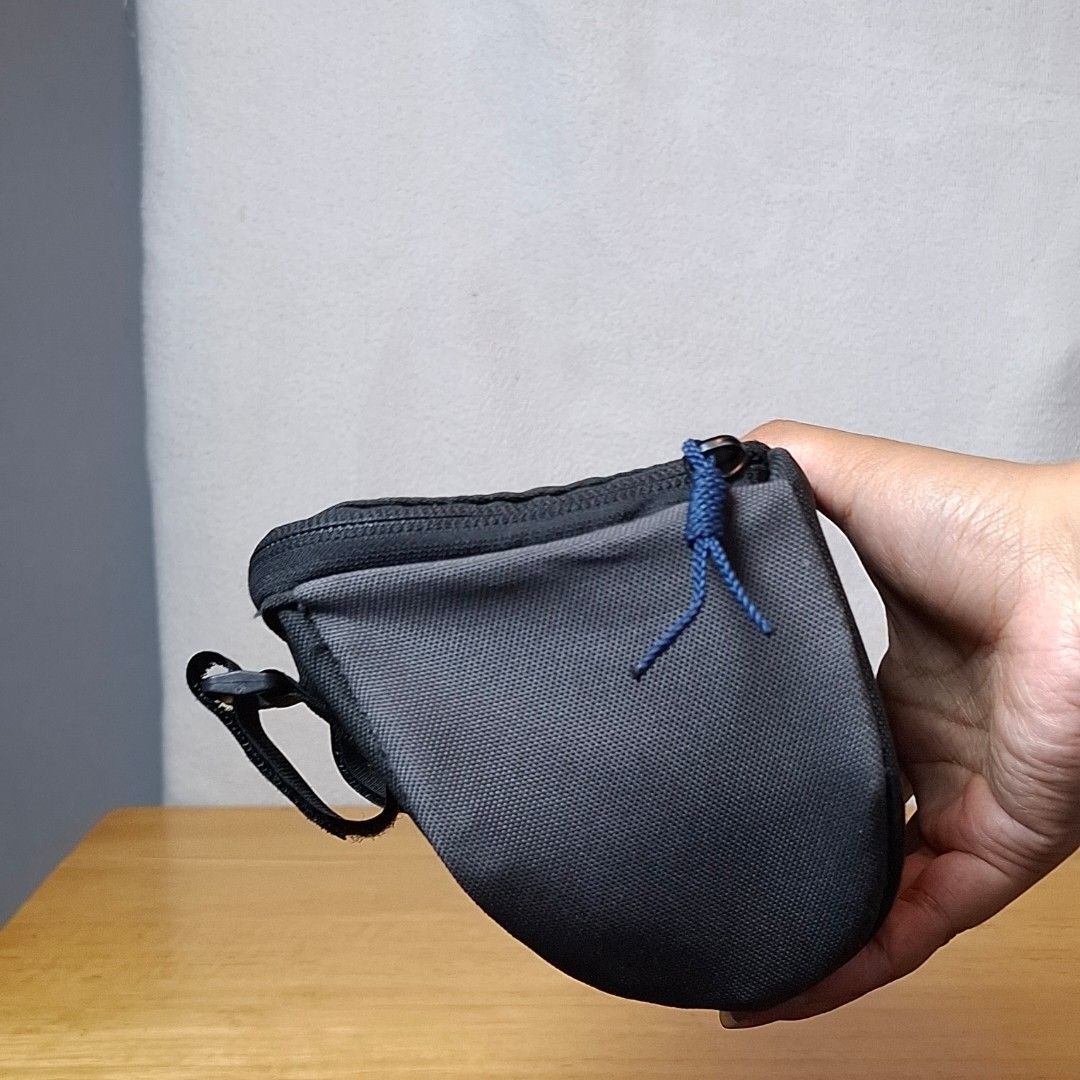 B'Twin Bike Handlebar Bag (Category: Belt bags, Clutches and Pouches) located in Baguio. Submitted by kathuu27 (Listing ID 1470223543, Image 3). Description: B'Twin Bike Handlebar Bag 2.5L Excellent condition Napalitan lang po yung zipper puller Baguio City Based (open for dropping/meet-up) Outside Baguio - Payment First Shipping +SF Courier: Jnt.
