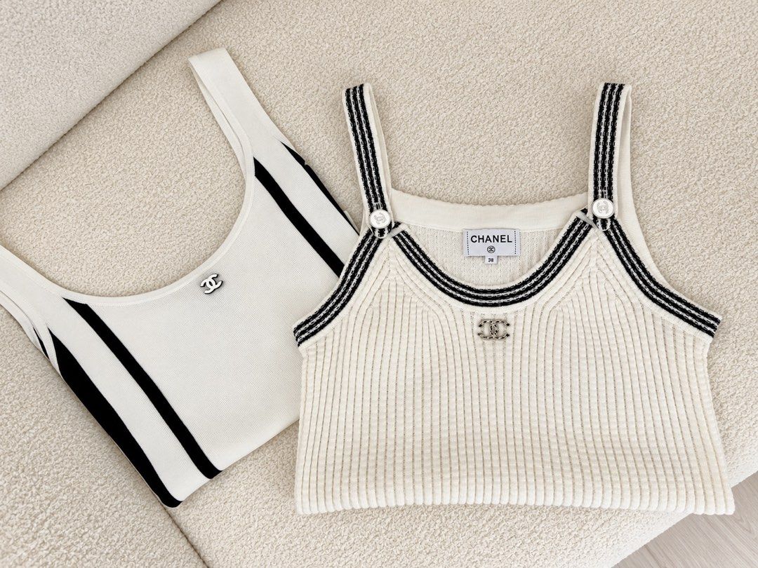 ⚜️Bundle ˚˖𓍢ִ໋❀ - Chanel sleeveless top (Category: Luxury Apparel) located in Makati City. Submitted by 90sangel (Listing ID 1470279304, Image 2). Description: Sexyyy 🖤.