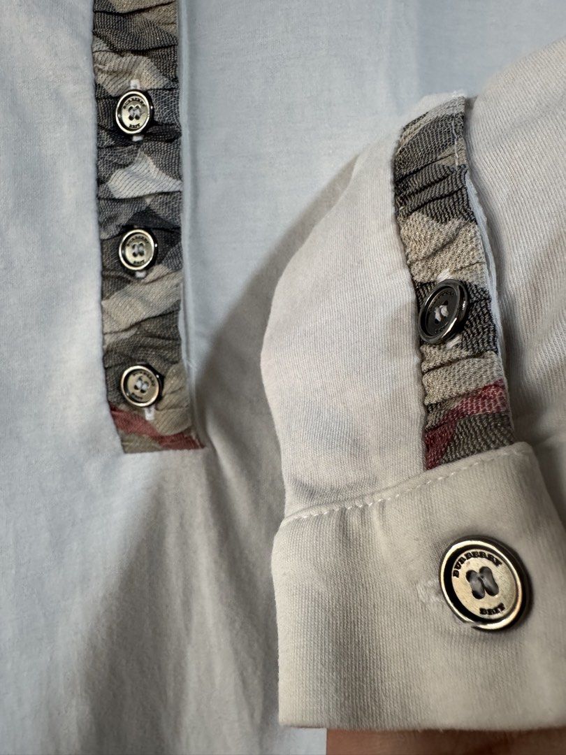 Burberry (Category: Longsleeves) located in Cebu City. Submitted by etnaner (Listing ID 1470181196, Image 3). Description: Burberry long sleeve Stretch fabrics Size: Medium on tag Good condition .