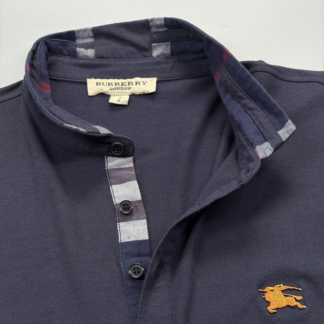 Burberry 3D Gold Metal Logo (Authentic) (Category: Luxury Apparel) located in Cavite. Submitted by onebeancent (Listing ID 1470345628, Image 2). Description: Size: Medium (Men) | L to XL (Women's) Dimension: 19" Width | 26" Length Color: Navy Blue Color Rate: 10/10 Issue: See last pic 1 pinhole (natusok ng logo) Condition: Almost new‼️ Price: 1,180php Additional Shipping Fee (J&T Small Pouch) 75php Luzon 100php visayas 120php mindanao.
