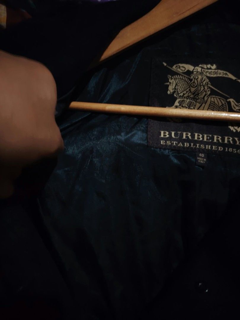 BURBERRY COAT (Category: Coats, Jackets and Outerwear) located in Baguio. Submitted by tabuzomaria1422 (Listing ID 1470313643, Image 3). Description: Burberry Coat Large Size Issue : Missing Belt No Other Issues Good Condition .