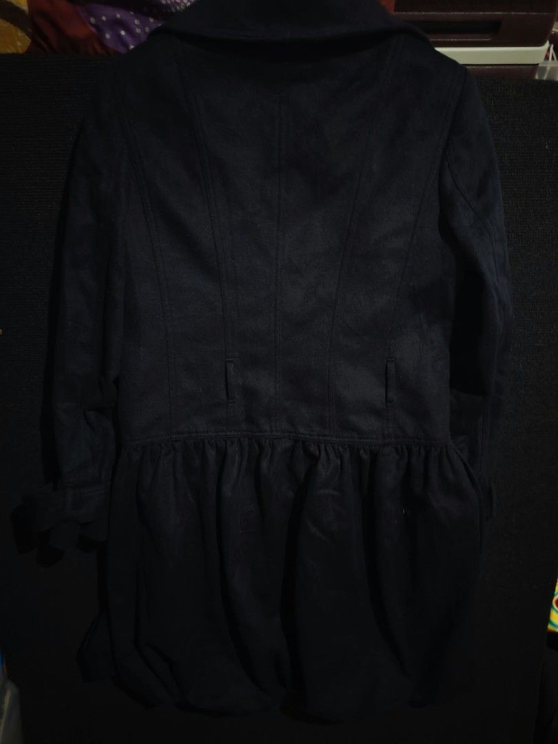 BURBERRY COAT (Category: Coats, Jackets and Outerwear) located in Baguio. Submitted by tabuzomaria1422 (Listing ID 1470313643, Image 2). Description: Burberry Coat Large Size Issue : Missing Belt No Other Issues Good Condition .
