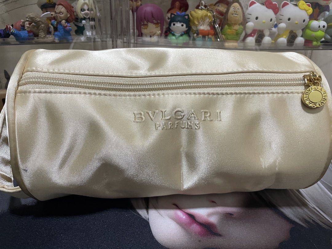 BVULGARI PARFUMS GOLD TOILETRY BAG (Category: Luxury Bags & Wallets) located in Agdangan. Submitted by kuradekawaii_06 (Listing ID 1470285170, Image 1). Description: .