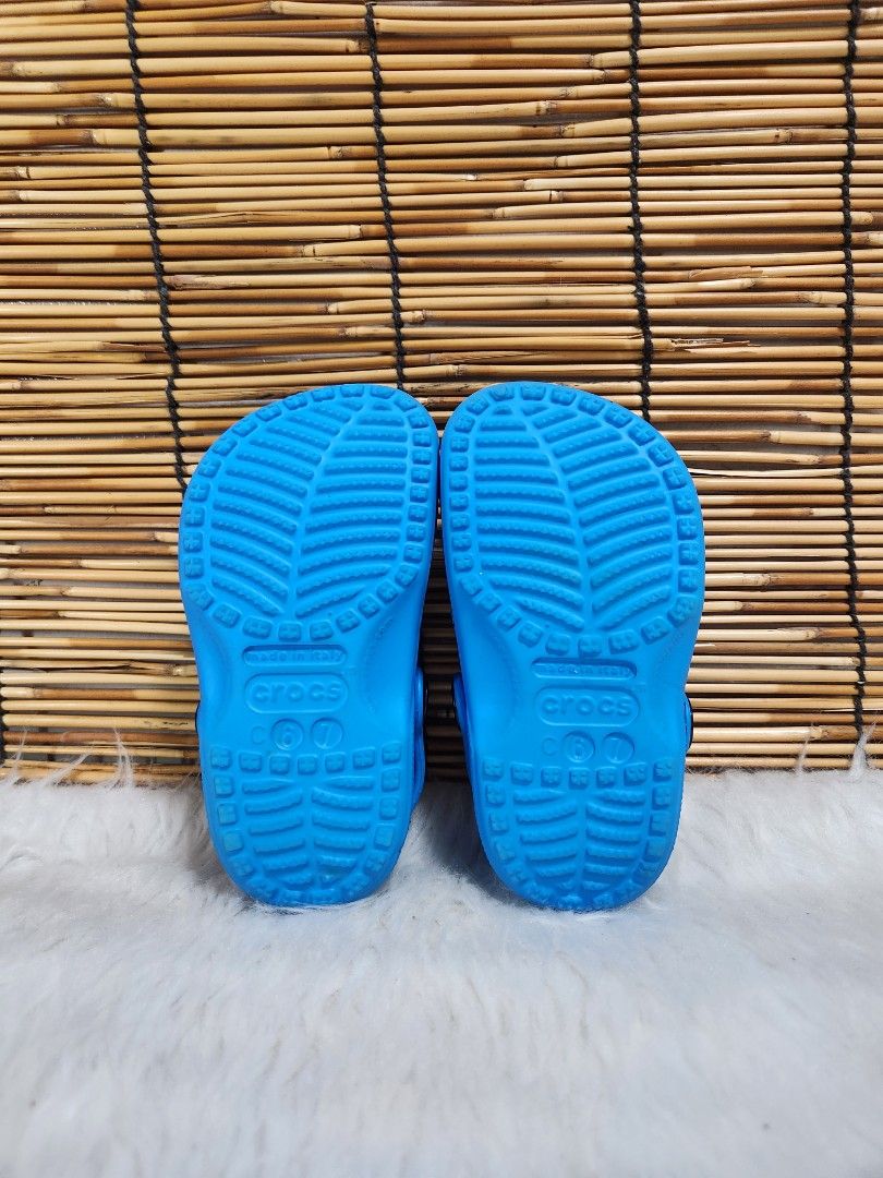 C6/7- Preloved Original Crocs for kids (Category: Babies & Kids Fashion) located in Navotas City. Submitted by FluffyFeet (Listing ID 1470273295, Image 2). Description: NEW ARRIVAL❗️ This is a PRELOVED ORIGINAL CROCS FOR KIDS‼️ Please managed your expectations ❤️ 📌 Strictly MINE NOW, PAY NOW ONLY❗️ (Unless suki na po na maayos kausap at iwas cancellation) 📌 You may ask for other photos before placing order/s STRICTLY NO RETURN, NO EXCHANGE UNLE