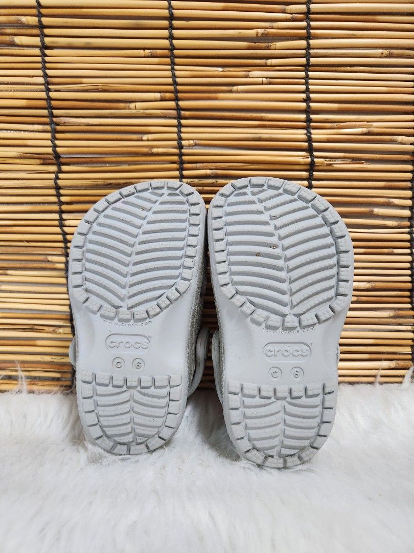 C6- Preloved Original Crocs for kids (Category: Babies & Kids Fashion) located in Navotas City. Submitted by FluffyFeet (Listing ID 1470274134, Image 3). Description: NEW ARRIVAL❗️ This is a PRELOVED ORIGINAL CROCS FOR KIDS‼️ Please managed your expectations ❤️ 📌 Strictly MINE NOW, PAY NOW ONLY❗️ (Unless suki na po na maayos kausap at iwas cancellation) 📌 You may ask for other photos before placing order/s STRICTLY NO RETURN, NO EXCHANGE UNLESS