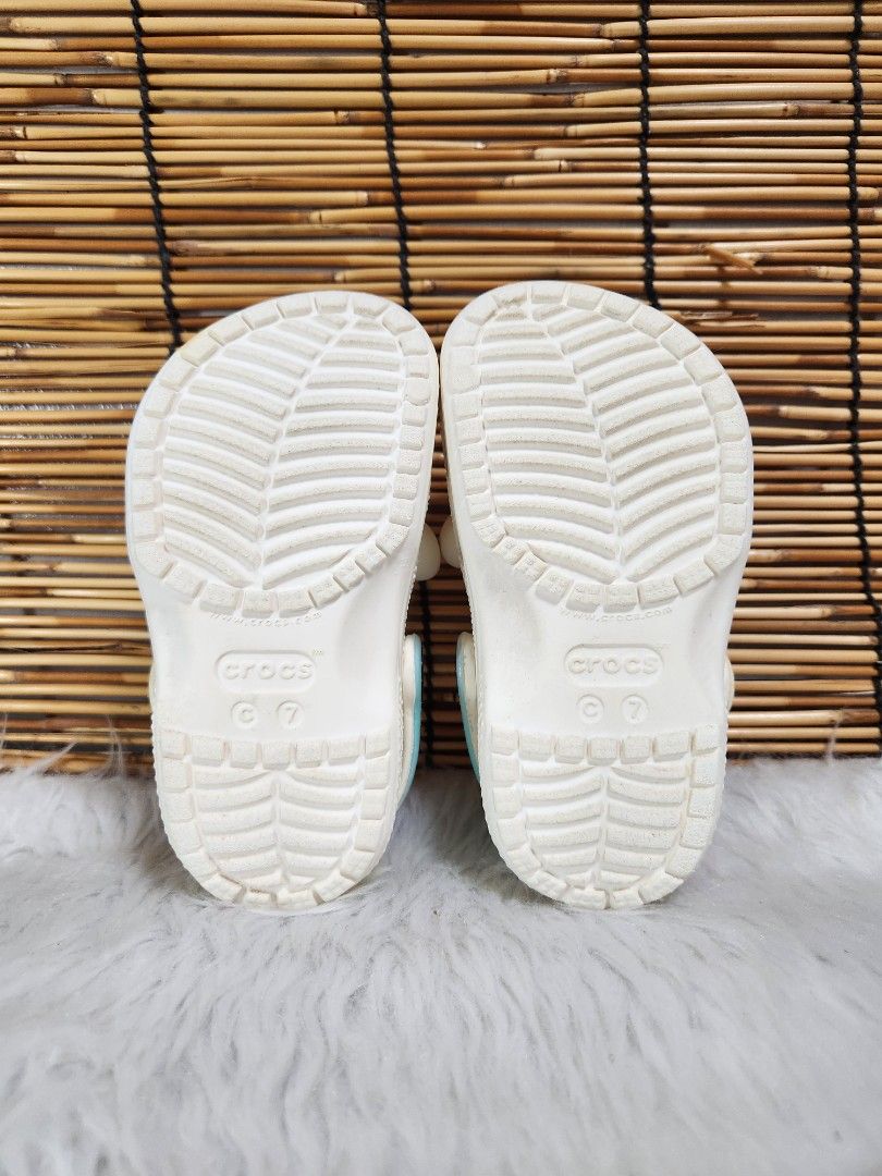 C7- Preloved Original Crocs for kids (Category: Babies & Kids Fashion) located in Navotas City. Submitted by FluffyFeet (Listing ID 1470244879, Image 3). Description: NEW ARRIVAL❗️ This is a PRELOVED ORIGINAL CROCS FOR KIDS‼️ Please managed your expectations ❤️ 📌 Strictly MINE NOW, PAY NOW ONLY❗️ (Unless suki na po na maayos kausap at iwas cancellation) 📌 You may ask for other photos before placing order/s STRICTLY NO RETURN, NO EXCHANGE UNLESS