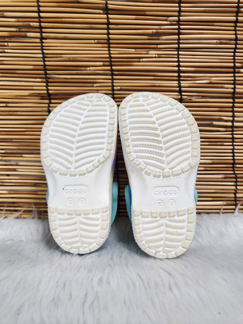 C7- Preloved Original Crocs for kids (Category: Babies & Kids Fashion) located in Navotas City. Submitted by FluffyFeet (Listing ID 1470272361, Image 2). Description: NEW ARRIVAL❗️ This is a PRELOVED ORIGINAL CROCS FOR KIDS‼️ Please managed your expectations ❤️ 📌 Strictly MINE NOW, PAY NOW ONLY❗️ (Unless suki na po na maayos kausap at iwas cancellation) 📌 You may ask for other photos before placing order/s STRICTLY NO RETURN, NO EXCHANGE UNLESS