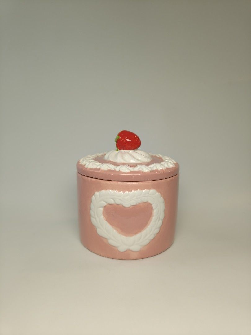 Cake canister big (Category: Other Home Decor) located in Cavite. Submitted by phtmt (Listing ID 1470266153, Image 1). Description: (small chips - rim) These are factory pull-out items, so minor imperfections or flaws may be present. Please manage your expectations..