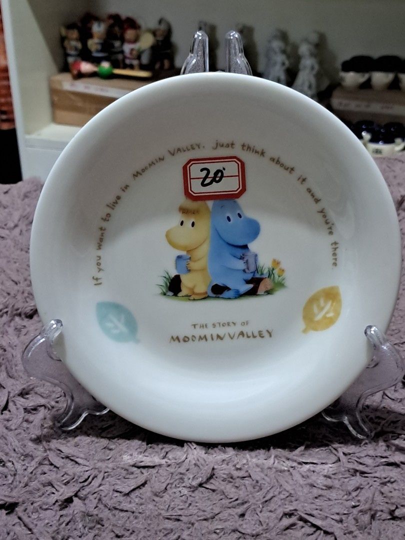 Cake plate (Category: Dinnerware & Cutlery) located in Cavite. Submitted by secretjapansurplus (Listing ID 1470241653, Image 2). Description: 1 pc available Authentic Yamaka Japan "The Story of Moomin Valley" 6.5-inch Ceramic Cake Plate. This is an officially licensed, Japan-exclusive promotional item featuring a classic, collectible illustration. Product Details: • Design: Moomintroll and Snorkmaiden with the quote: "If you want to live in Moomi