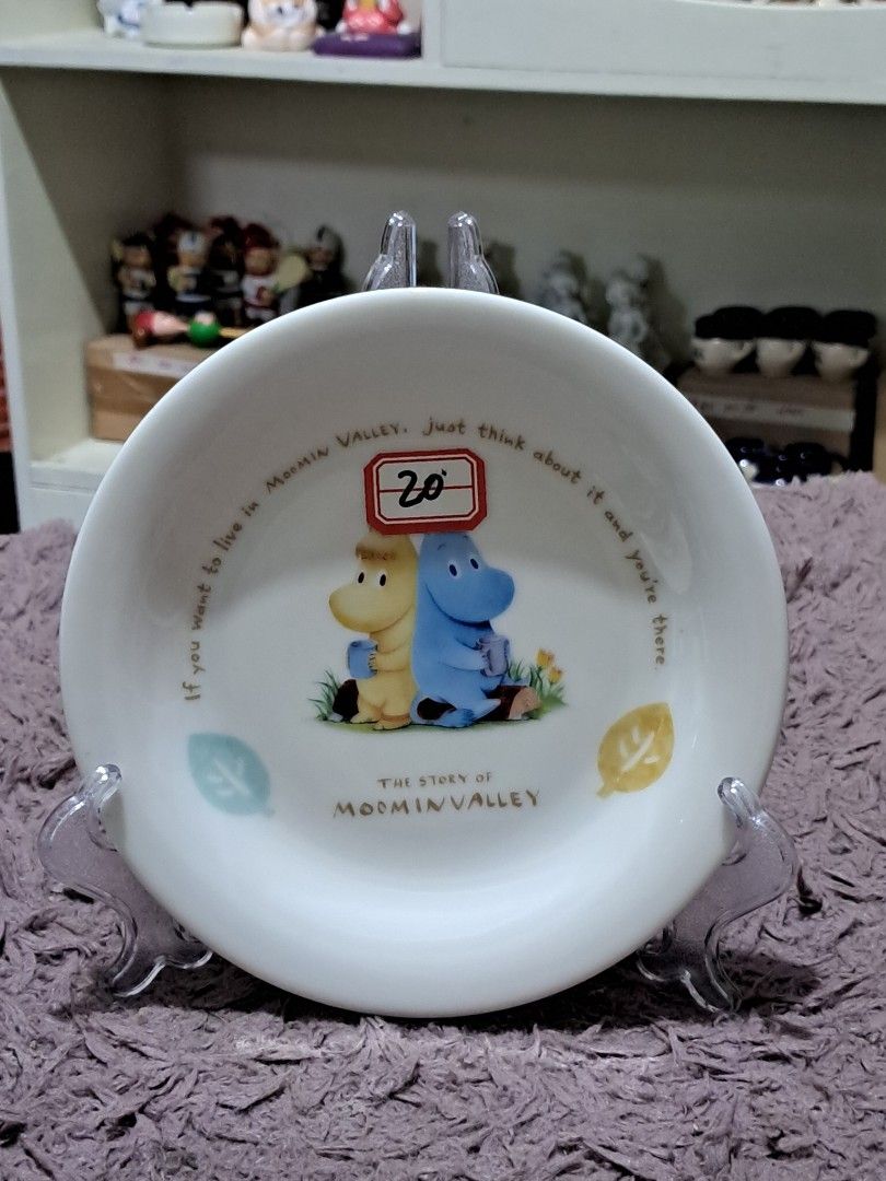 Cake plate (Category: Dinnerware & Cutlery) located in Cavite. Submitted by secretjapansurplus (Listing ID 1470241653, Image 1). Description: 1 pc available Authentic Yamaka Japan "The Story of Moomin Valley" 6.5-inch Ceramic Cake Plate. This is an officially licensed, Japan-exclusive promotional item featuring a classic, collectible illustration. Product Details: • Design: Moomintroll and Snorkmaiden with the quote: "If you want to live in Moomi
