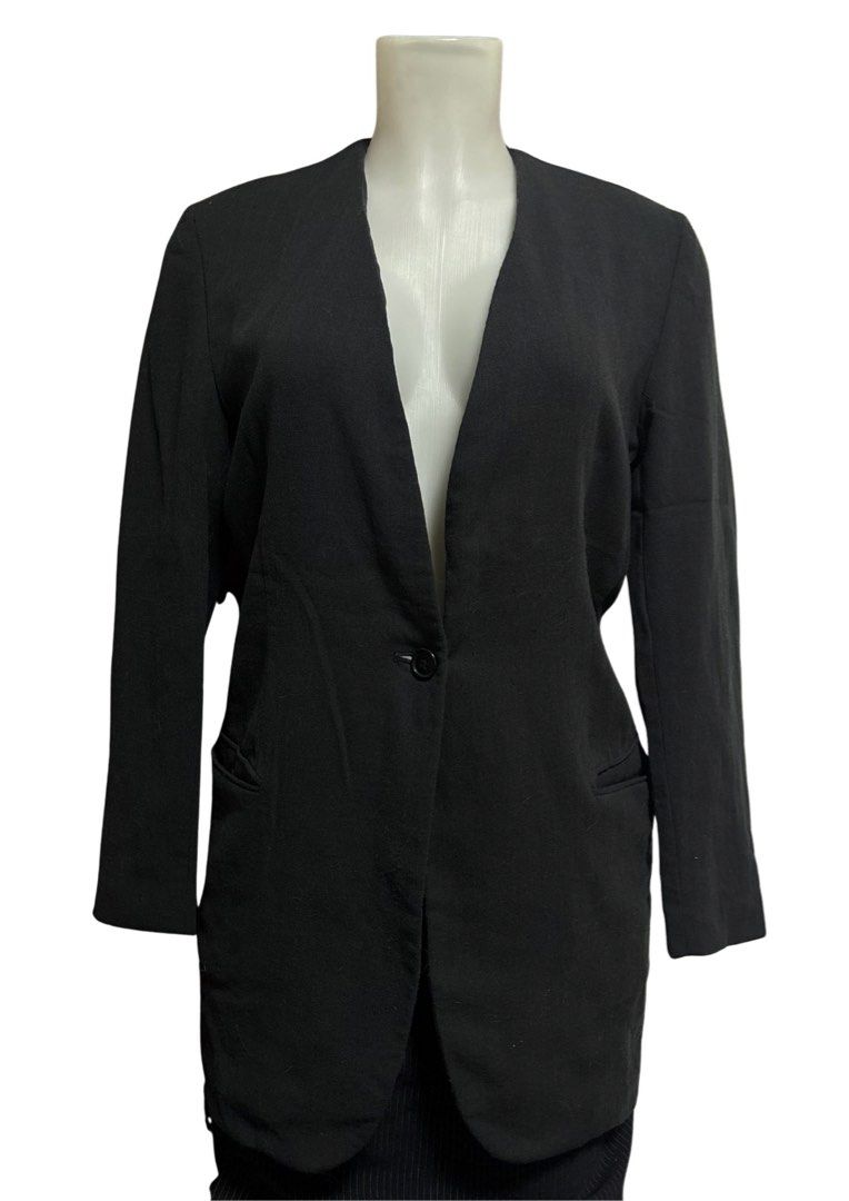Calvin Klein Black Blazer (Category: Coats, Jackets and Outerwear) located in Caloocan City. Submitted by shibowhii (Listing ID 1470233938, Image 1). Description: - slim fit (it has a nice body hugging fit) - longer than the usual blazer - color rate: 8.5/10.