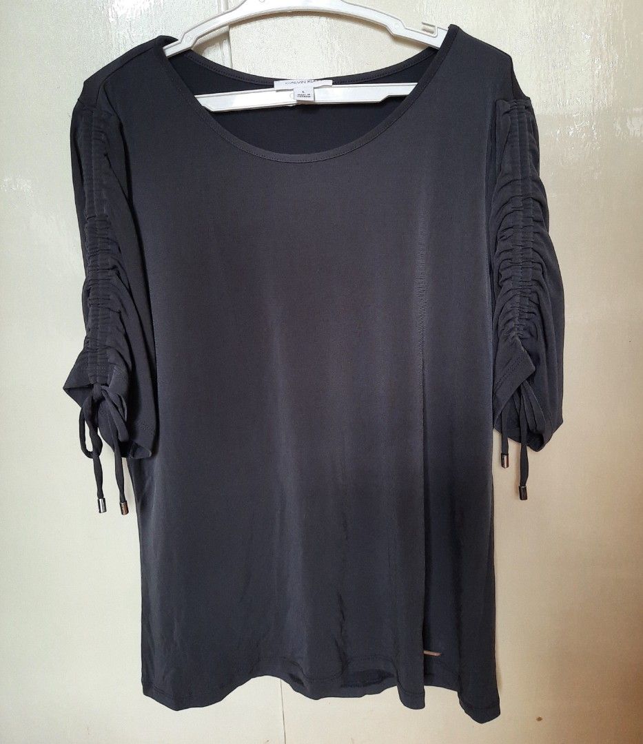 Calvin Klein Dark Grey Charcoal Ruched Sleeve Top (Category: Blouses) located in Quezon City. Submitted by dannikkishoppe2 (Listing ID 1470190459, Image 2). Description: Calvin Klein Dark Grey Charcoal Ruched Sleeve Top‼️₱180‼️ ​adjustable ruched sleeves: create a customized drape with delicate drawstrings and polished metal end-caps. Short or 3/4 length option. large on tag never worn.