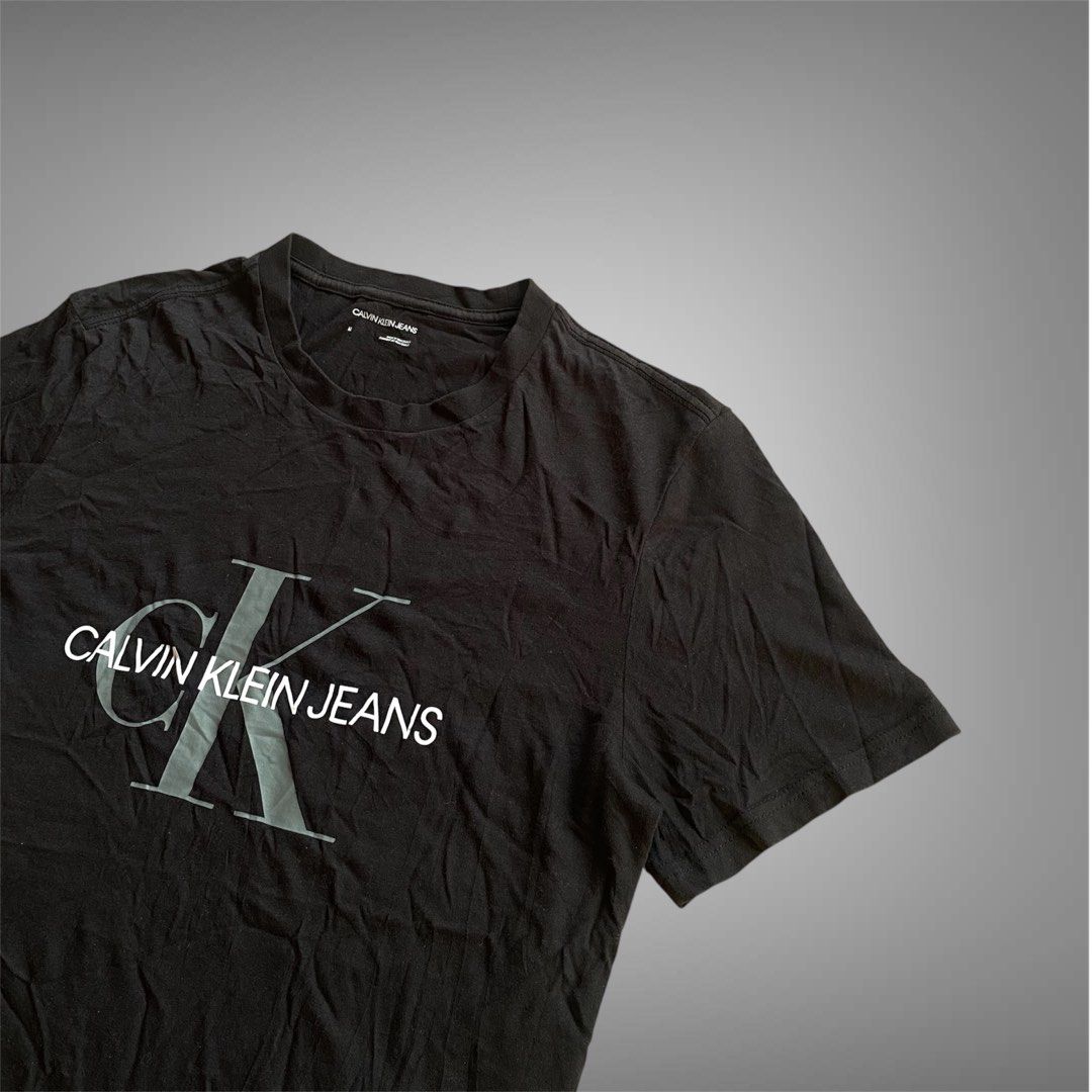 Calvin Klein Shirt (Category: Tshirts & Polo Shirts ) located in Sipalay. Submitted by ngipngipthrift (Listing ID 1470255190, Image 3). Description: Calvin Klein Shirt Medium Like new condition No issues Need wash only 550 + sf🏷️ Pm me if interested🤝.