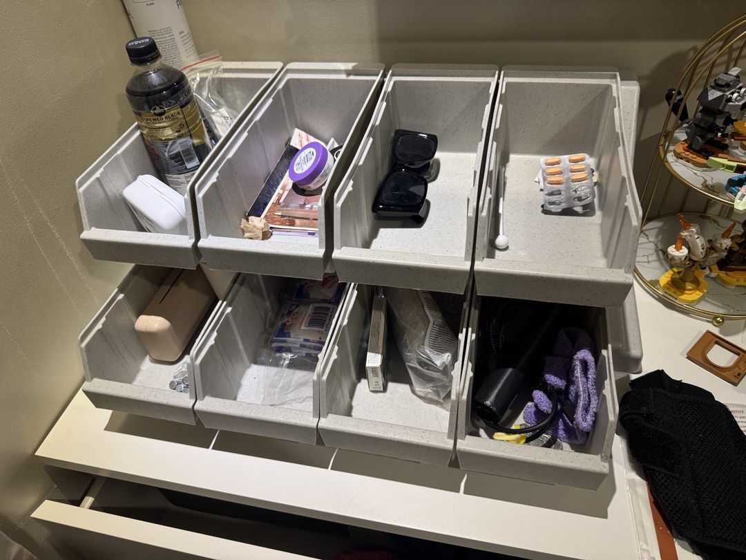 Cambro Versa Organizer, Rack with 8 Bins, Speckled Grey (Category: Storage Boxes & Baskets) located in Manila. Submitted by bravecrystal.ac736b (Listing ID 1470280126, Image 1). Description: - Color/Finish: Grey speckled - Design: Two tiers with four compartments each - Material: Sturdy plastic build - Ideal for: Organizing small desk items, stationery, cables, or accessories - Condition: Clean and ready to use.