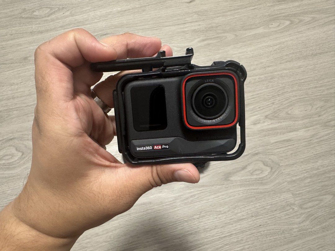 Camera (Category: Cameras) located in Singapore. Submitted by heykelkenobi (Listing ID 1470214787, Image 7). Description: Used once and kept in storage box so long letting go asap, no nego fixed price.