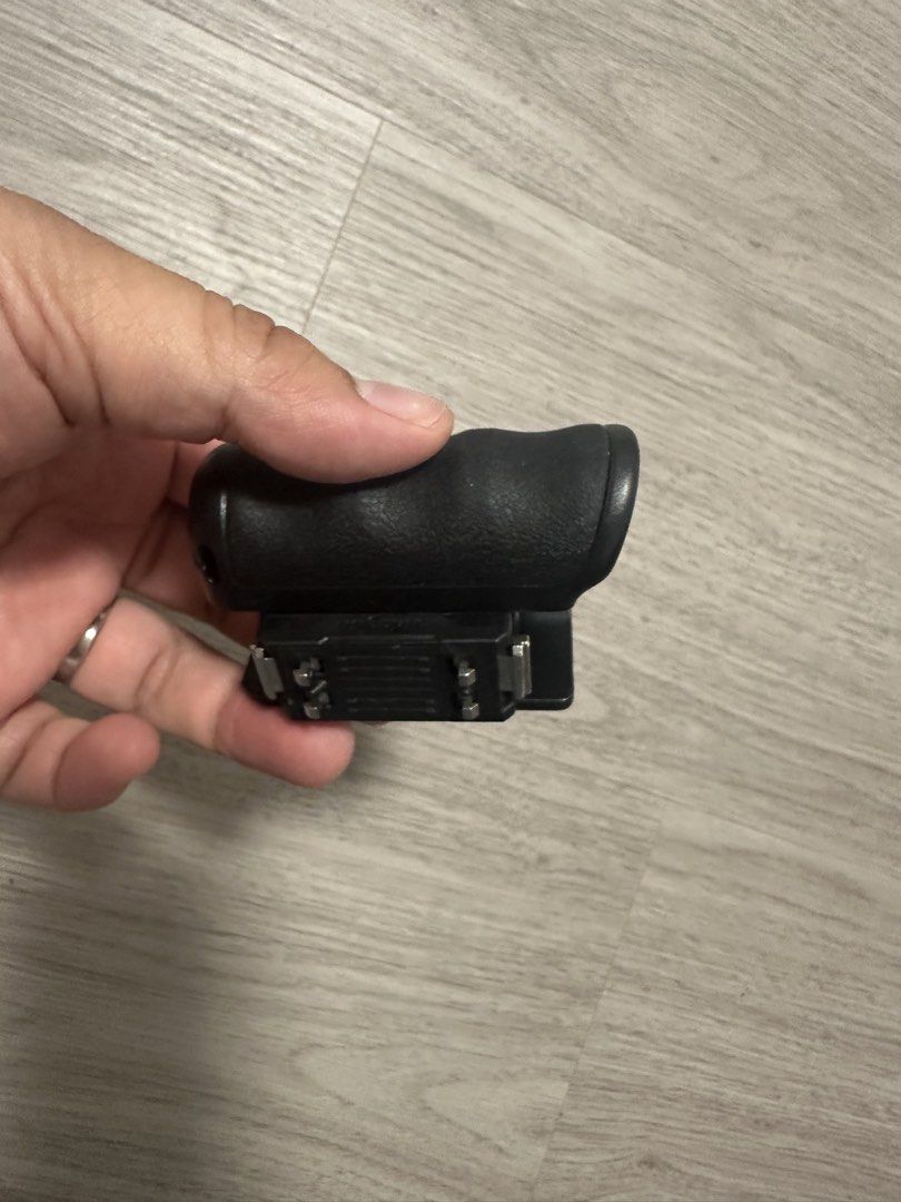 Camera (Category: Cameras) located in Singapore. Submitted by heykelkenobi (Listing ID 1470214787, Image 4). Description: Used once and kept in storage box so long letting go asap, no nego fixed price.