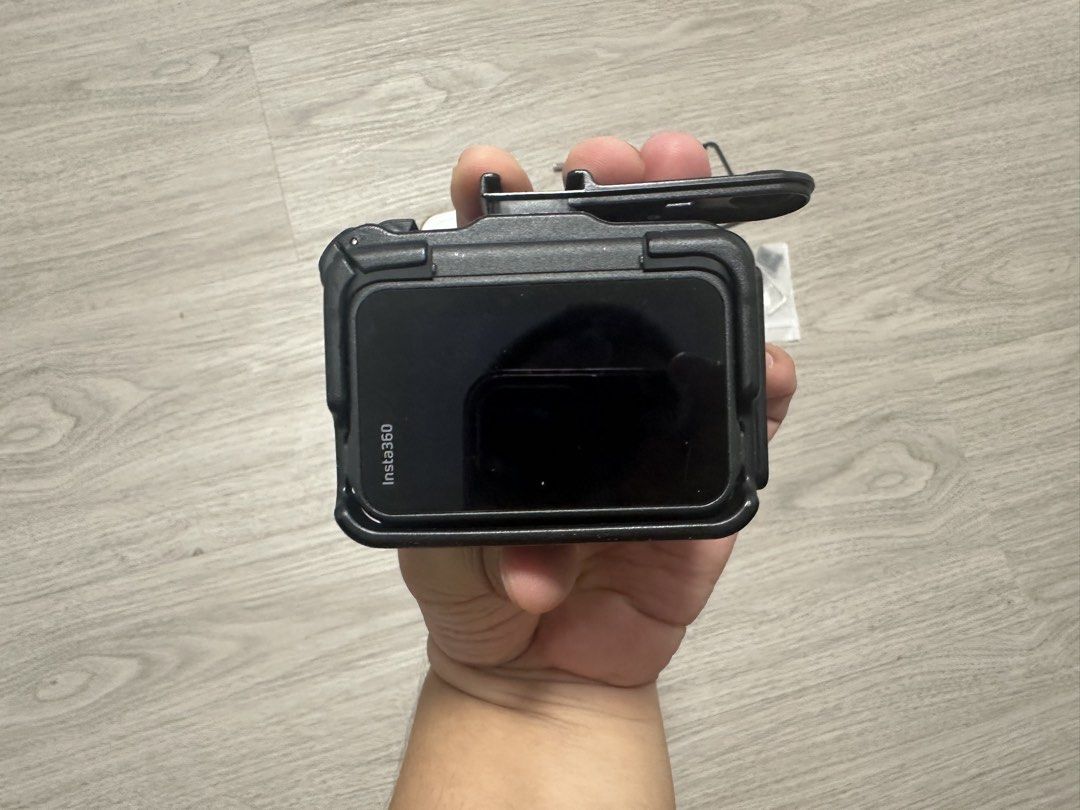 Camera (Category: Cameras) located in Singapore. Submitted by heykelkenobi (Listing ID 1470214787, Image 9). Description: Used once and kept in storage box so long letting go asap, no nego fixed price.
