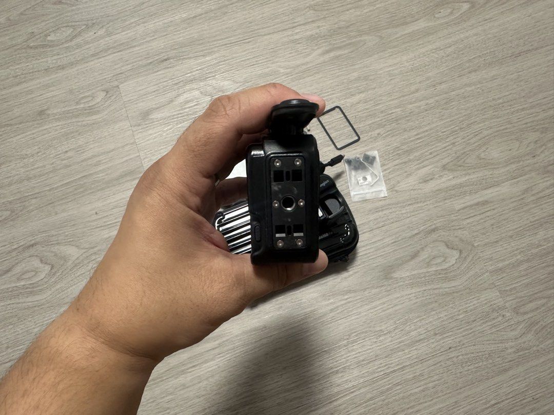 Camera (Category: Cameras) located in Singapore. Submitted by heykelkenobi (Listing ID 1470214787, Image 6). Description: Used once and kept in storage box so long letting go asap, no nego fixed price.