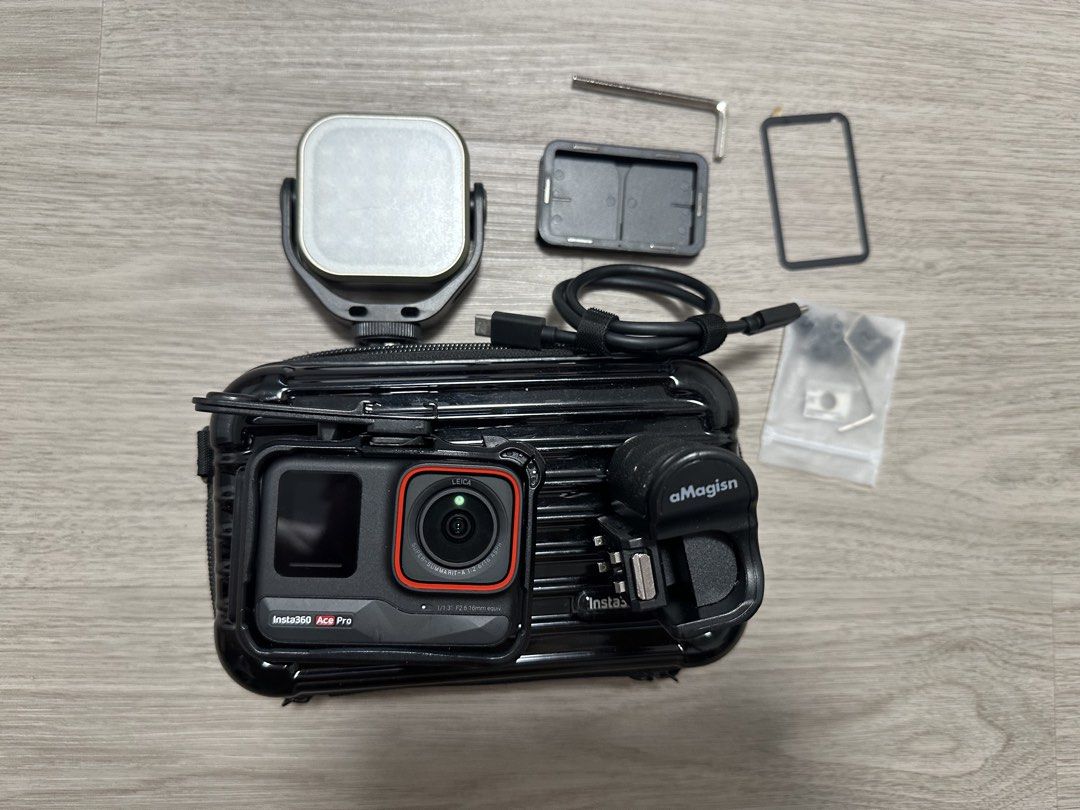 Camera (Category: Cameras) located in Singapore. Submitted by heykelkenobi (Listing ID 1470214787, Image 10). Description: Used once and kept in storage box so long letting go asap, no nego fixed price.