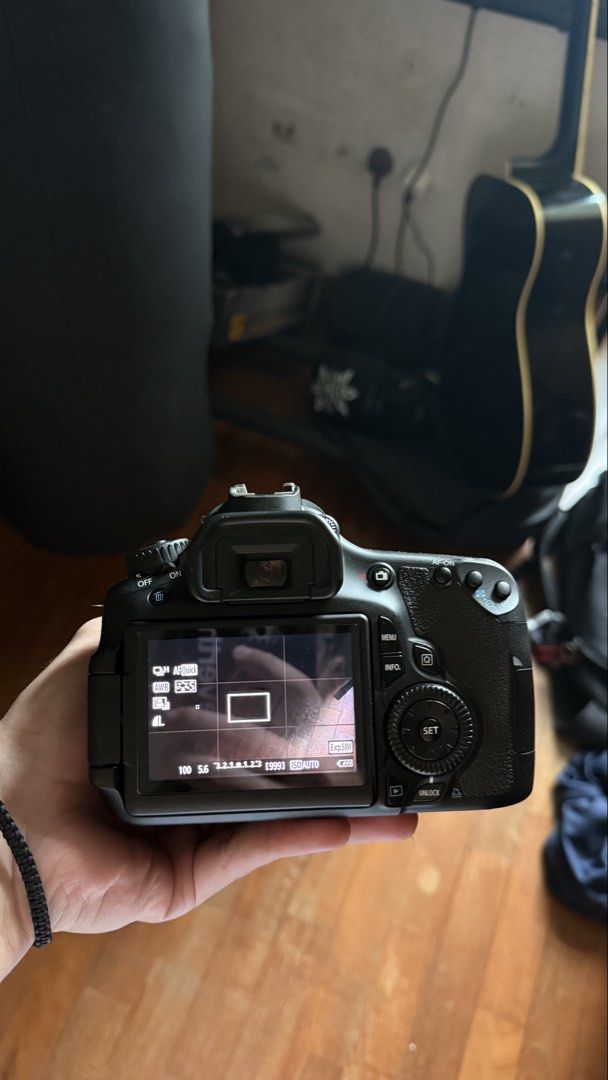 CANON 60D CAMERA W LENS, Photography, Cameras on Carousell
