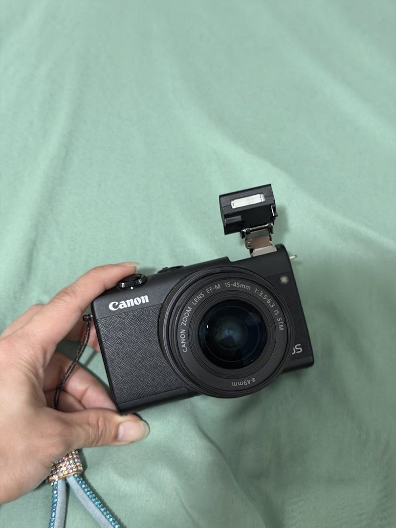 Canon EOS M200 (Category: Cameras) located in Rizal. Submitted by lovedby_kkkk (Listing ID 1470263416, Image 1). Description: ~ Used but still looking bnew ~ good dupe for canon G7X mark ii ~ Zoom lens EF-M15-45mm ~ Battery Charging ~ Battery Pack ~ No more box, i left in abroad. ~ No any issues all working properly RFS: Bought new camera Meet up: Antipolo Robinson.