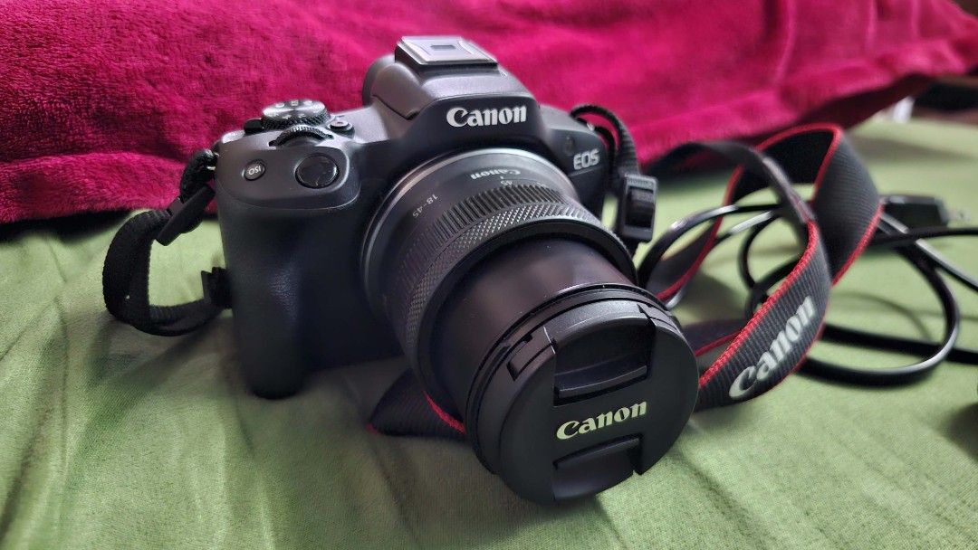 Canon eos r50 mirrorless (Category: Cameras) located in Caloocan City. Submitted by cosmicbird.ef959e (Listing ID 1470190161, Image 1). Description: Less than 2k shutter count Ilang beses palang po nagamit at bago pa May screen protector pa po. 1 original battery included. No bag +1.5k extra original battery Di masyadong nagamit at makinis lahat from camera, charger, battery and etc. Rfs: Bibili muna ng motor.