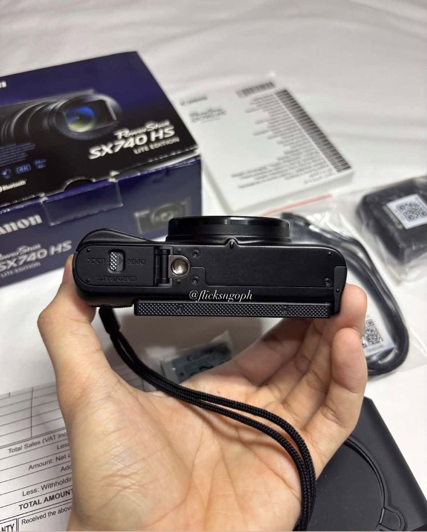 Canon Powershot sx740hs (Like New) (Category: Cameras) located in Caloocan City. Submitted by boldfalcon.712f00 (Listing ID 1470317543, Image 3). Description: - Model: Canon PowerShot SX740 HS - Color: Classic Black - Key Features: 40x Optical Zoom, compact pocket-friendly design, built-in Wi-Fi & Bluetooth - Inclusions: Original box, manual, battery, battery charger, cables, wrist strap, and protective case - Ideal for: Travel photography, vlogg